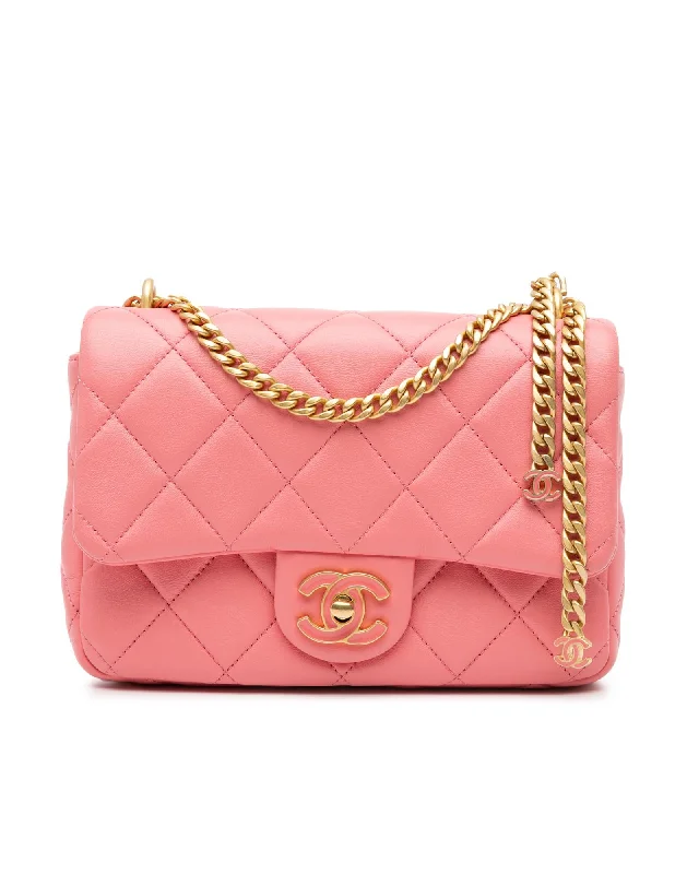 New Season Fashion Preview Sale Quilted Lambskin Leather Shoulder Bag with Chain Straps and CC Turn Lock Closure Best Deals On Premium Handbags New Season Fashion Preview Sale Quilted Lambskin Leather Shoulder Bag with Chain Straps and CC Turn Lock Closure Best Deals On Premium Handbags