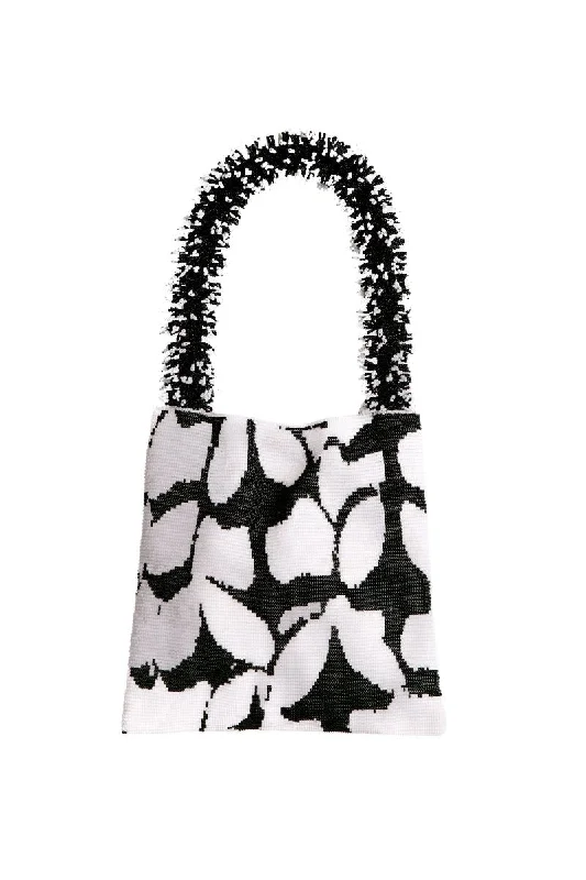 Latest Fashion CLASH OF PRINTS IN BLACK AND WHITE The Best Handbag Sale Of The Season
