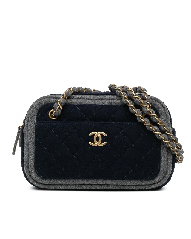 Chic Bags For Office Professionals And Urban Dwellers Quilted Wool Shoulder Bag with Chain Straps and Multiple Pockets Everyday Handbags At Wallet-Friendly Prices Chic Bags For Office Professionals And Urban Dwellers Quilted Wool Shoulder Bag with Chain Straps and Multiple Pockets Everyday Handbags At Wallet-Friendly Prices