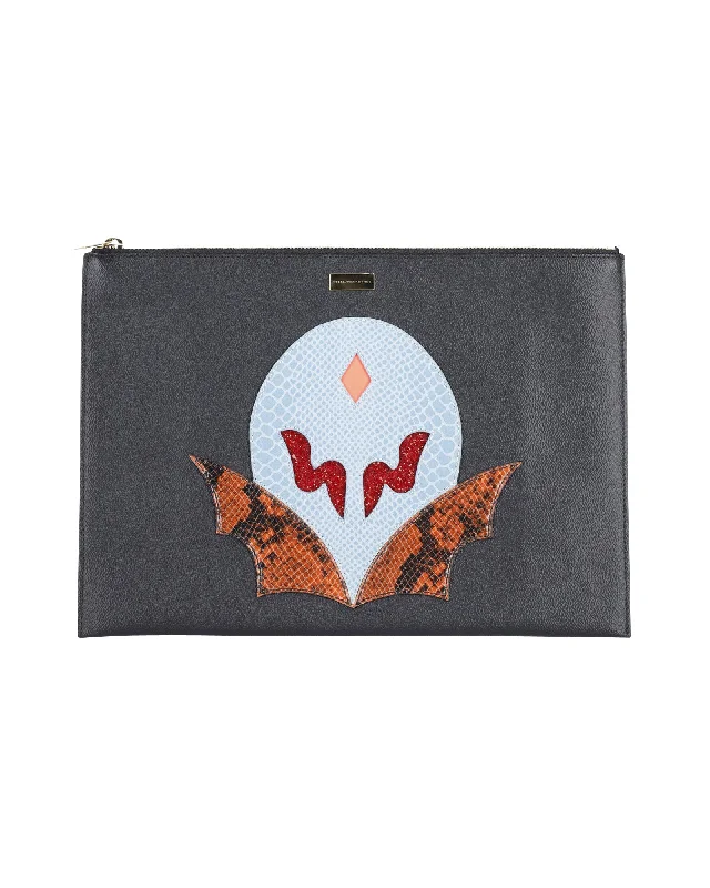 Stella McCartney Super Hero Applique Zip Clutch in Black Faux leather Affordable Elegance With High-Quality Bags Stella McCartney Super Hero Applique Zip Clutch in Black Faux leather Affordable Elegance With High-Quality Bags