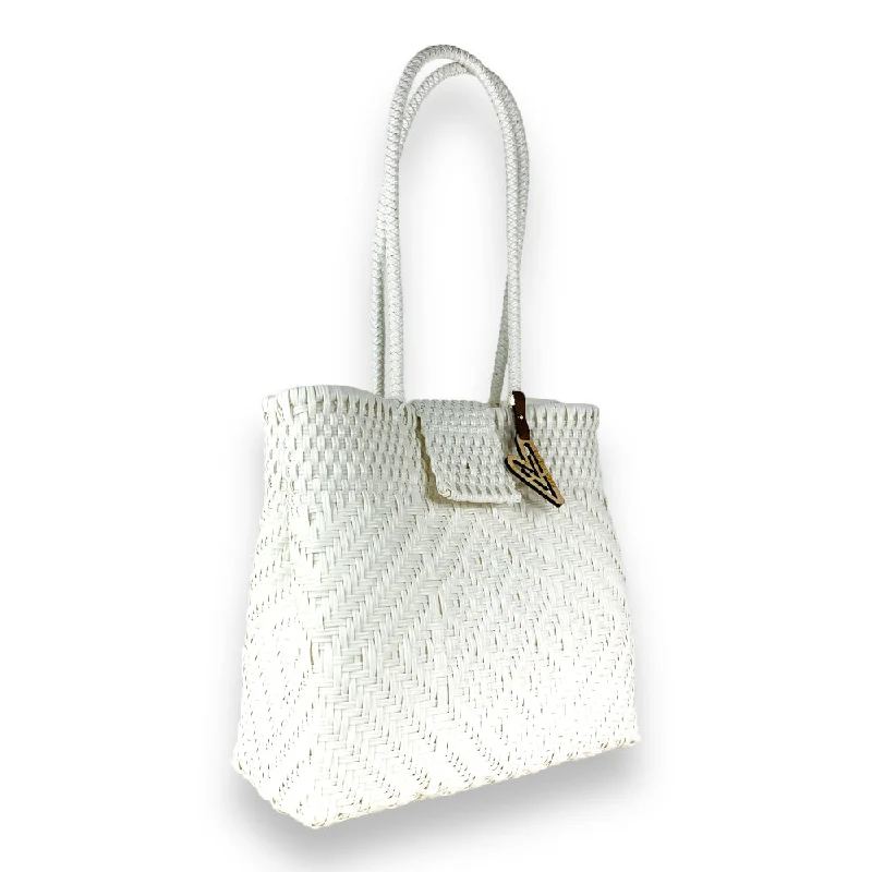 Maria Victoria | Seashell | Upcycled, Handwoven, Shoulder Bag Flash Sale On Elegant Bags – Limited Stock Available Maria Victoria | Seashell | Upcycled, Handwoven, Shoulder Bag Flash Sale On Elegant Bags – Limited Stock Available