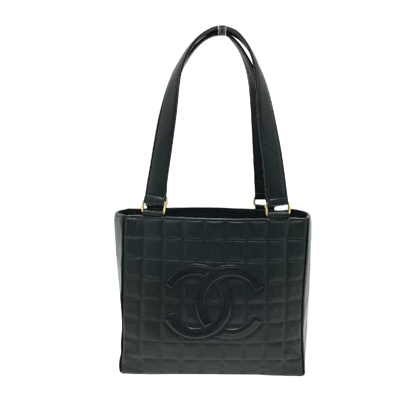 Chanel Chocolate Bar Leather Tote Bag (Pre-Owned) Trendy Purses At Unbeatable Discounts Chanel Chocolate Bar Leather Tote Bag (Pre-Owned) Trendy Purses At Unbeatable Discounts