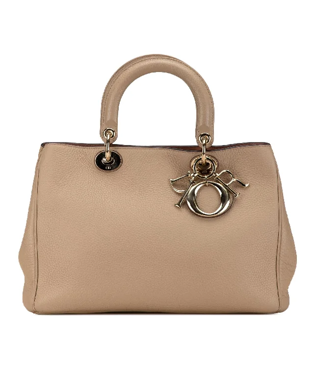 Medium Leather Satchel with Magnetic Snap Closure and Interior Slip Pockets Don't Miss Out – Handbag Discounts Medium Leather Satchel with Magnetic Snap Closure and Interior Slip Pockets Don't Miss Out – Handbag Discounts