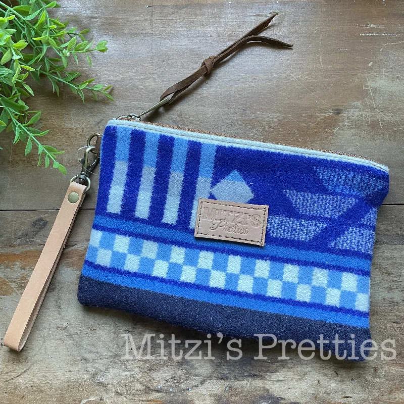 SHIPS TODAY Native Wool & Leather Oversized Wristlet Exclusive Bag Deals – Perfect For Any Occasion SHIPS TODAY Native Wool & Leather Oversized Wristlet Exclusive Bag Deals – Perfect For Any Occasion