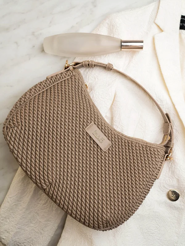 Lightweight Bags For Senior Travelers Quilt Grey Structured Handheld Hobo Bag Carry Elegance For Less